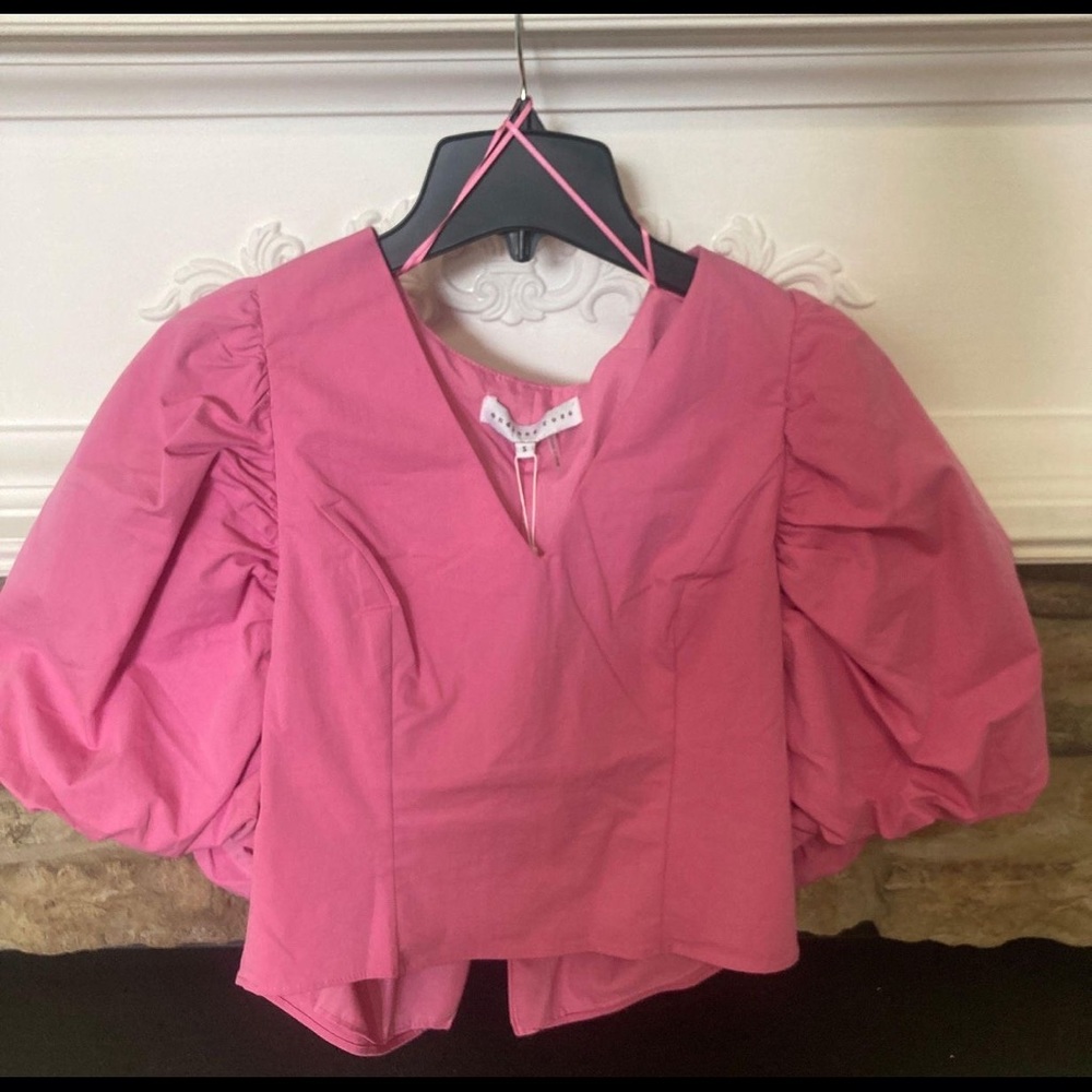 Pink puff sleeve crop top